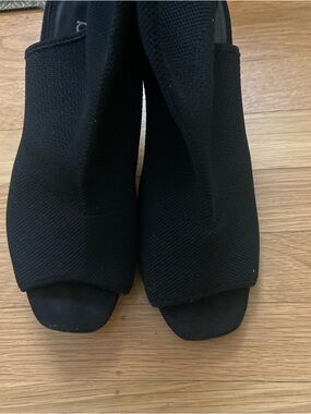 Women’s Black Open-Toe Knit Slide Heel
BAR111 Stretch cloth Gorgeous & Elegant